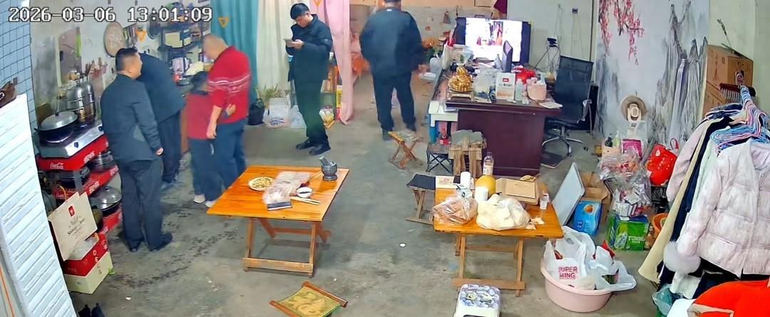 开云-没出正月就理发，舅舅暴怒狠踹6岁外甥，妈妈给舅舅赔罪发红包！